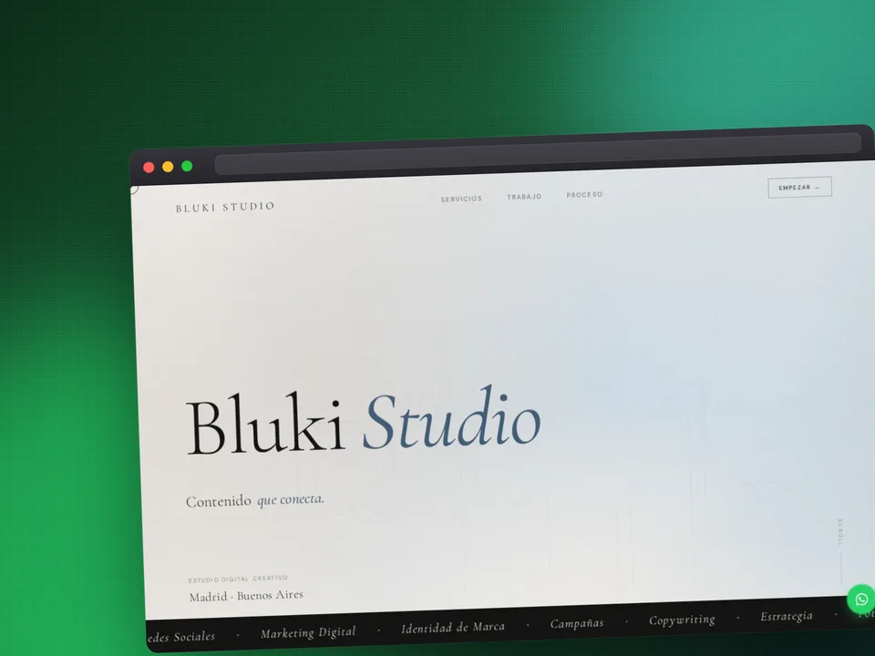 Captura de pantalla del portfolio 3D de Bluki Studio — modelo abstracto rotando sobre fondo oscuro.